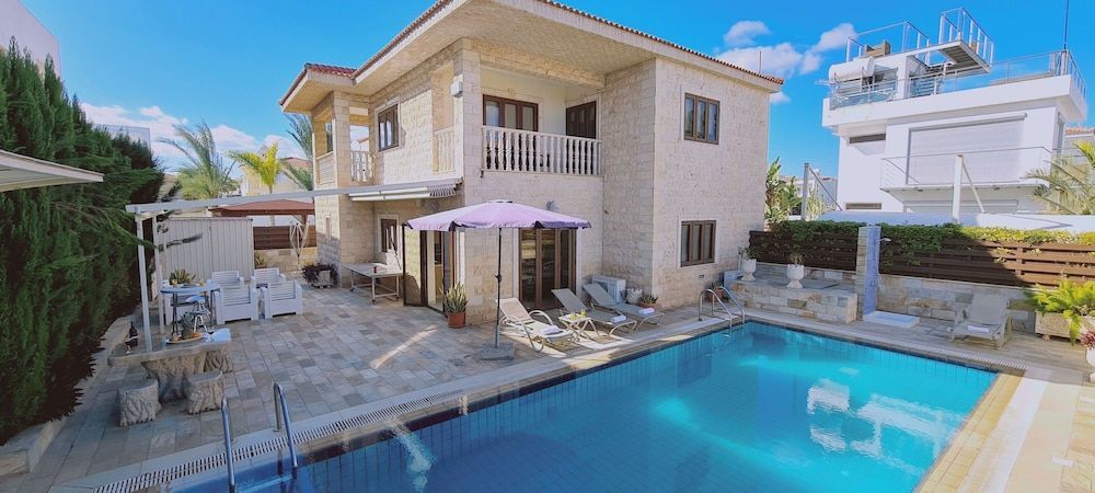 Паралимни: Ocean View 4 Br Villa
