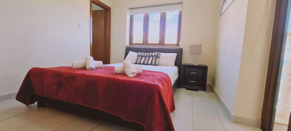 Паралимни: Ocean View 4 Br Villa