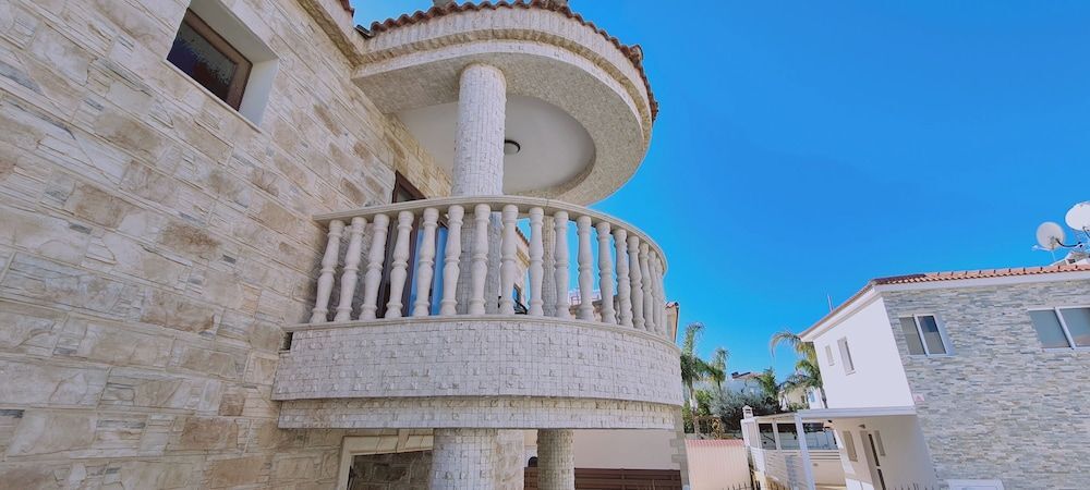 Паралимни: Ocean View 4 Br Villa