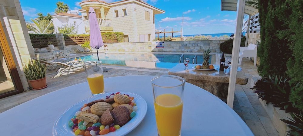 Паралимни: Ocean View 4 Br Villa
