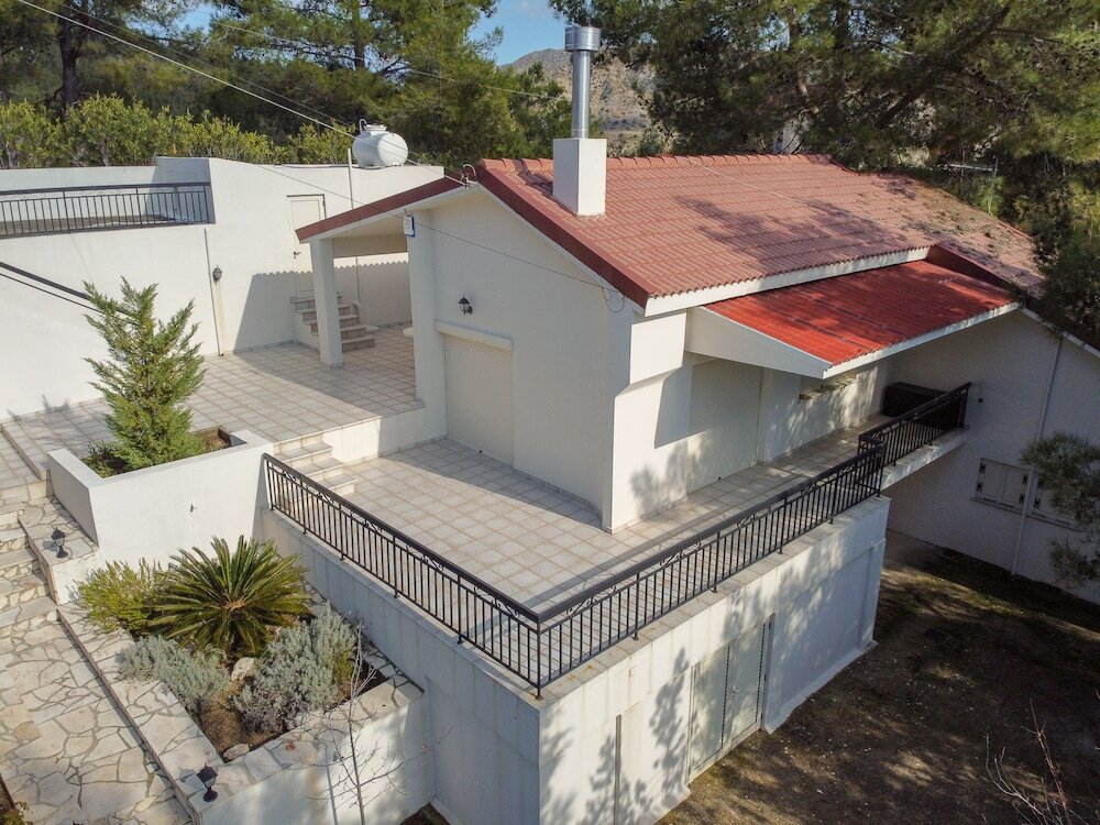 Какопетрия: Nestor Hillside Moniatis House