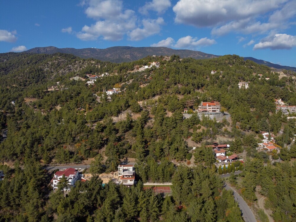Какопетрия: Nestor Hillside Moniatis House