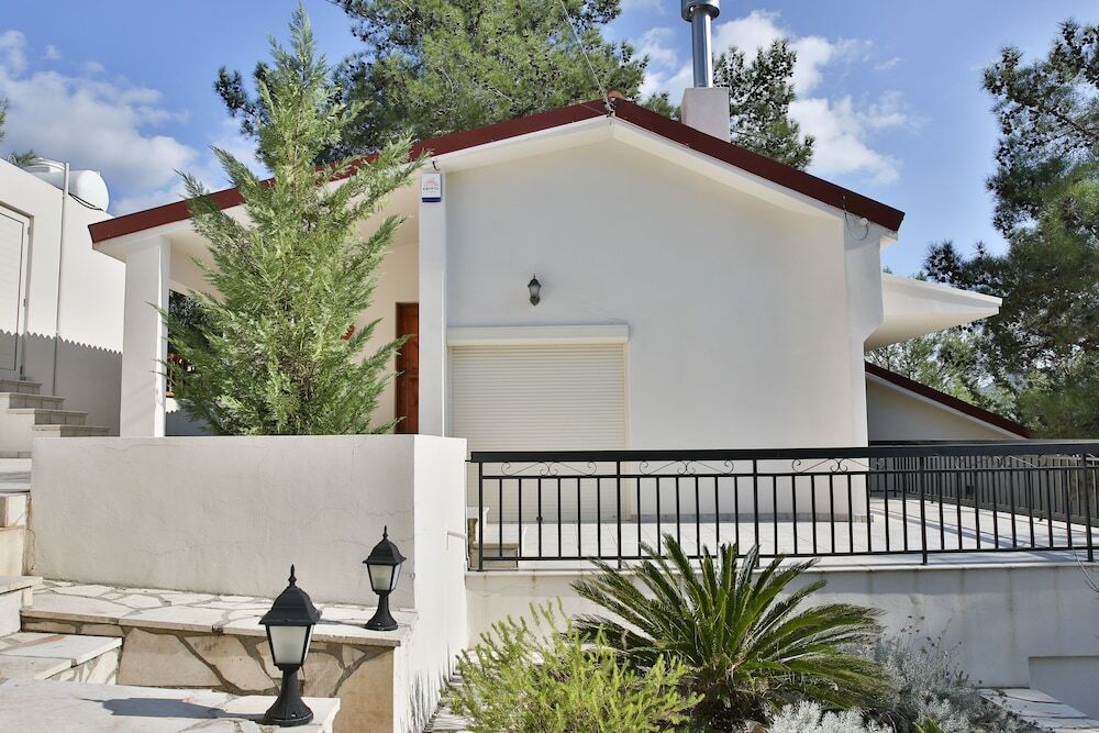 Какопетрия: Nestor Hillside Moniatis House