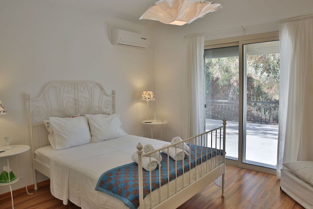 Какопетрия: Nestor Hillside Moniatis House