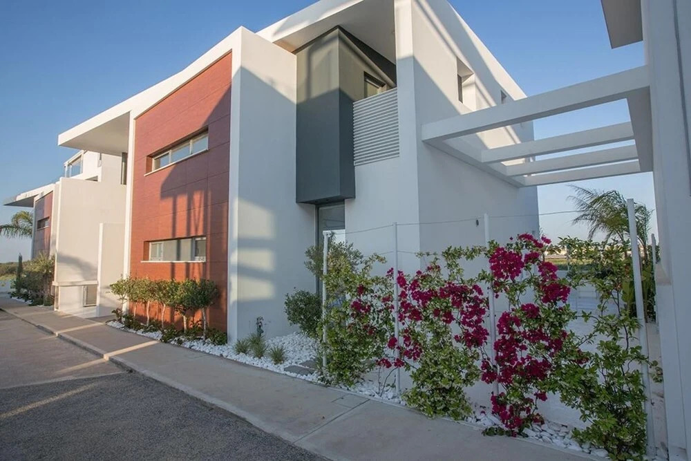 Паралимни: Villa Charlize AQ WP7