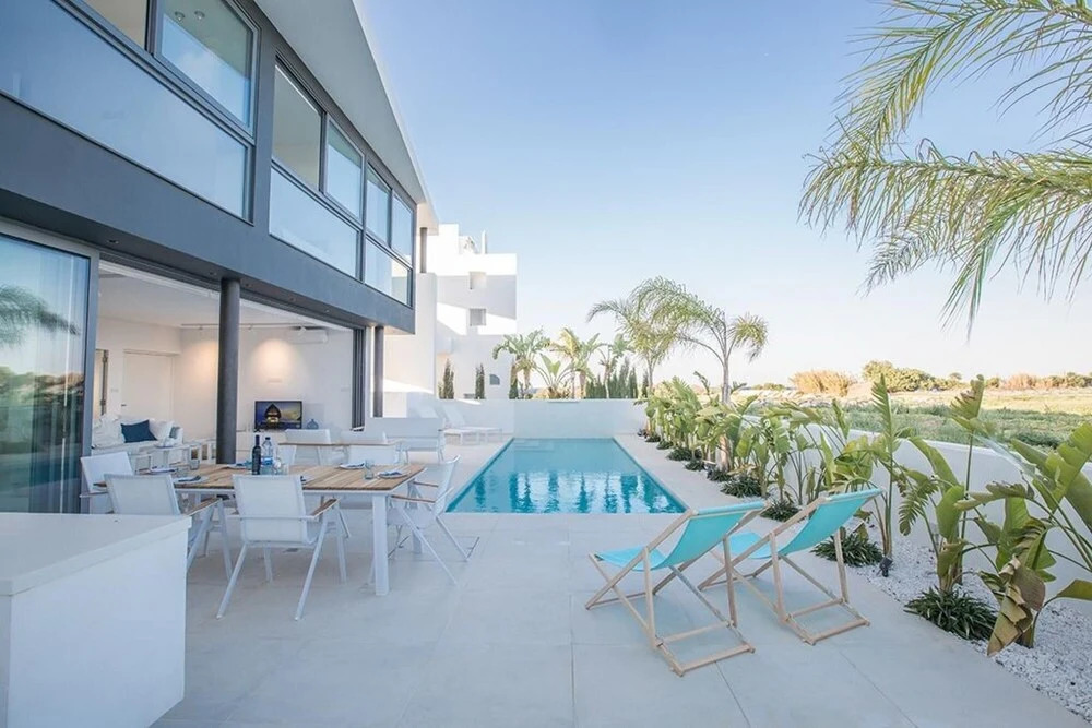 Паралимни: Villa Charlize AQ WP7