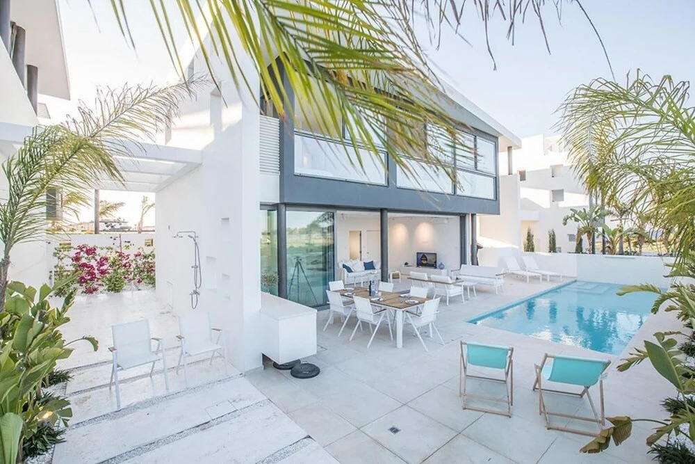 Паралимни: Villa Charlize AQ WP7
