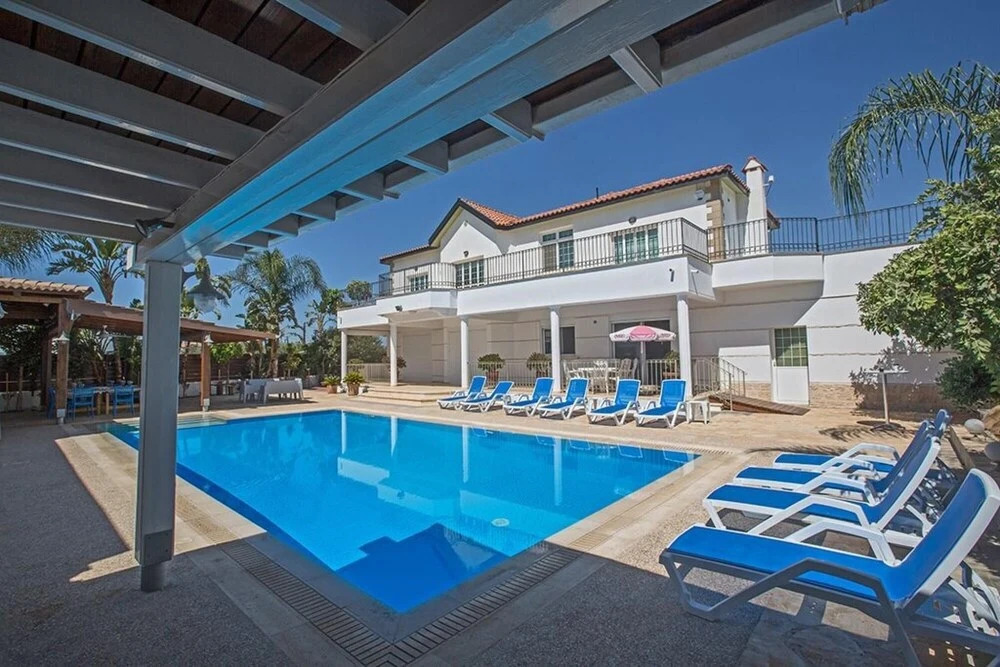Паралимни: Papas Villa AQ An75