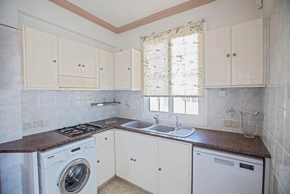 Паралимни: Papas Villa AQ An75
