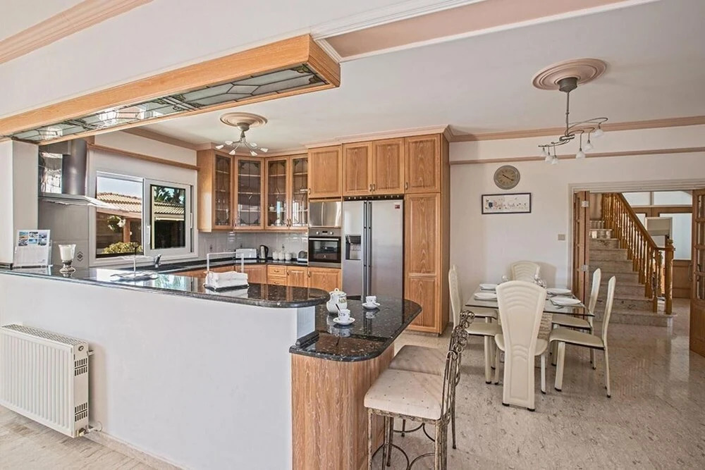 Паралимни: Papas Villa AQ An75