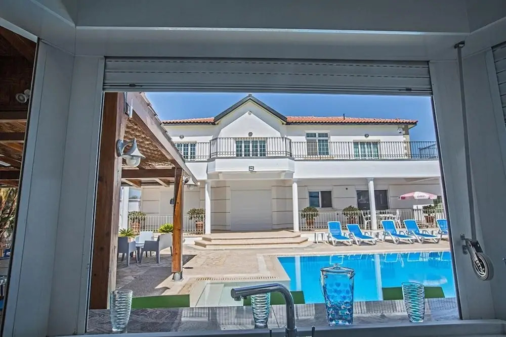 Паралимни: Papas Villa AQ An75
