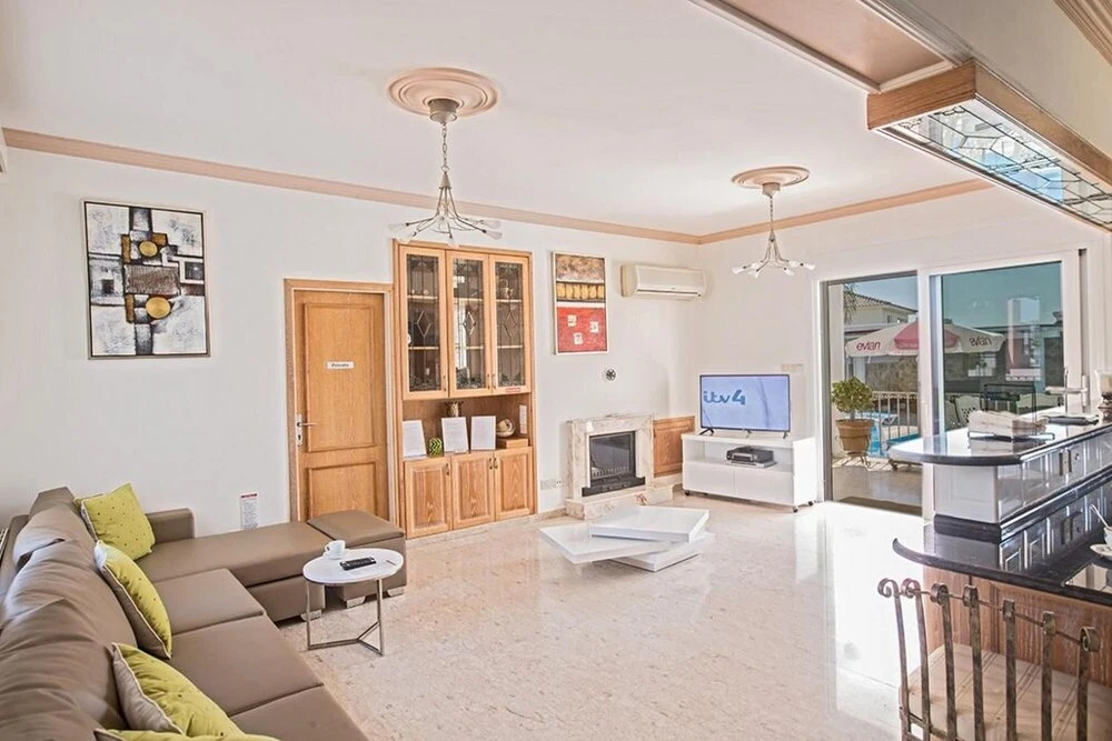 Паралимни: Papas Villa AQ An75