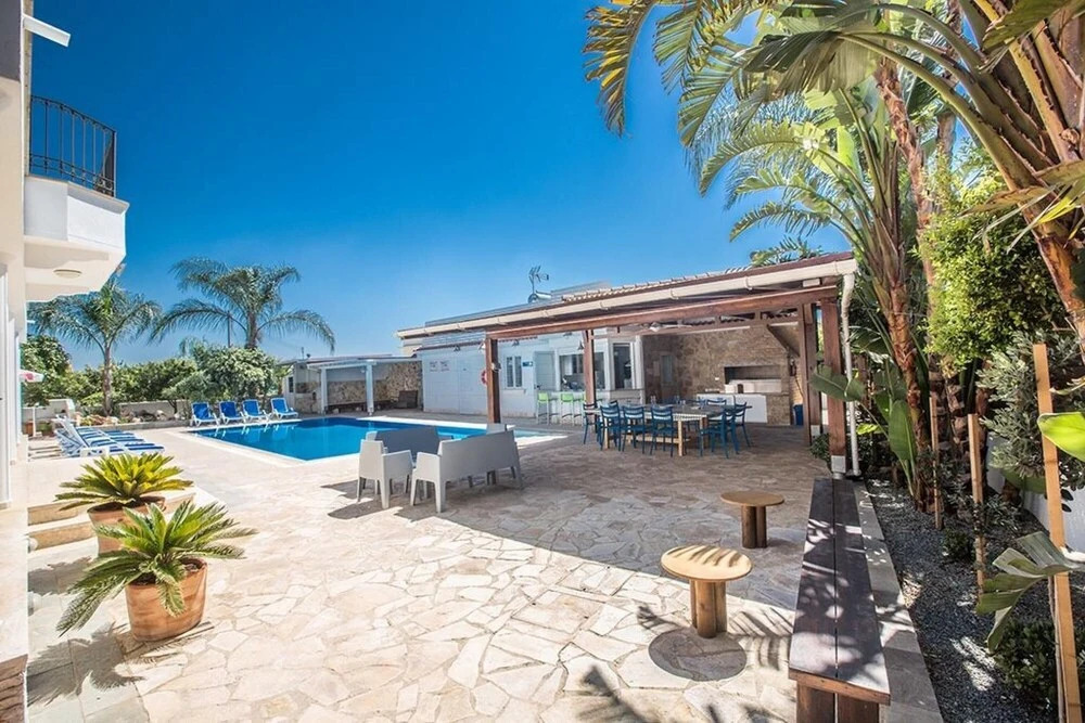 Паралимни: Papas Villa AQ An75