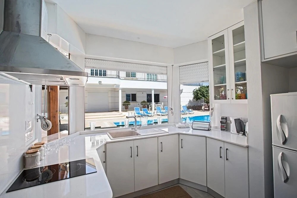 Паралимни: Papas Villa AQ An75