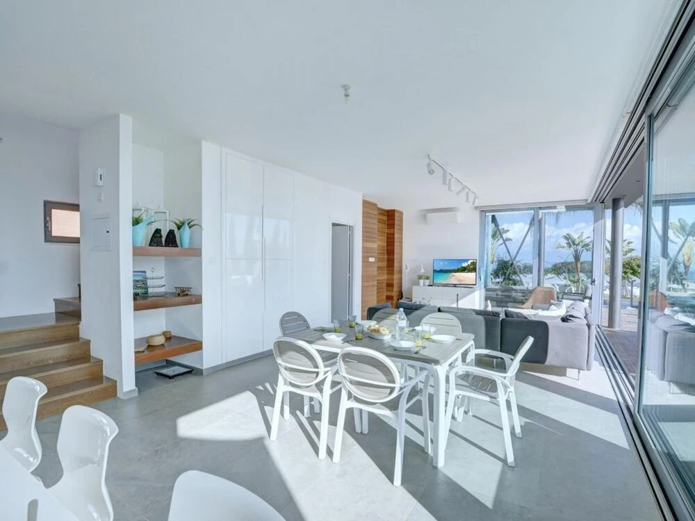 Паралимни: Villa Chivon AQ WP8