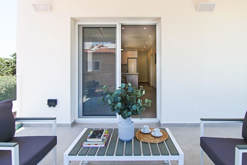 Пафос: Phaedrus Living Seaside Luxury Limnaria 172