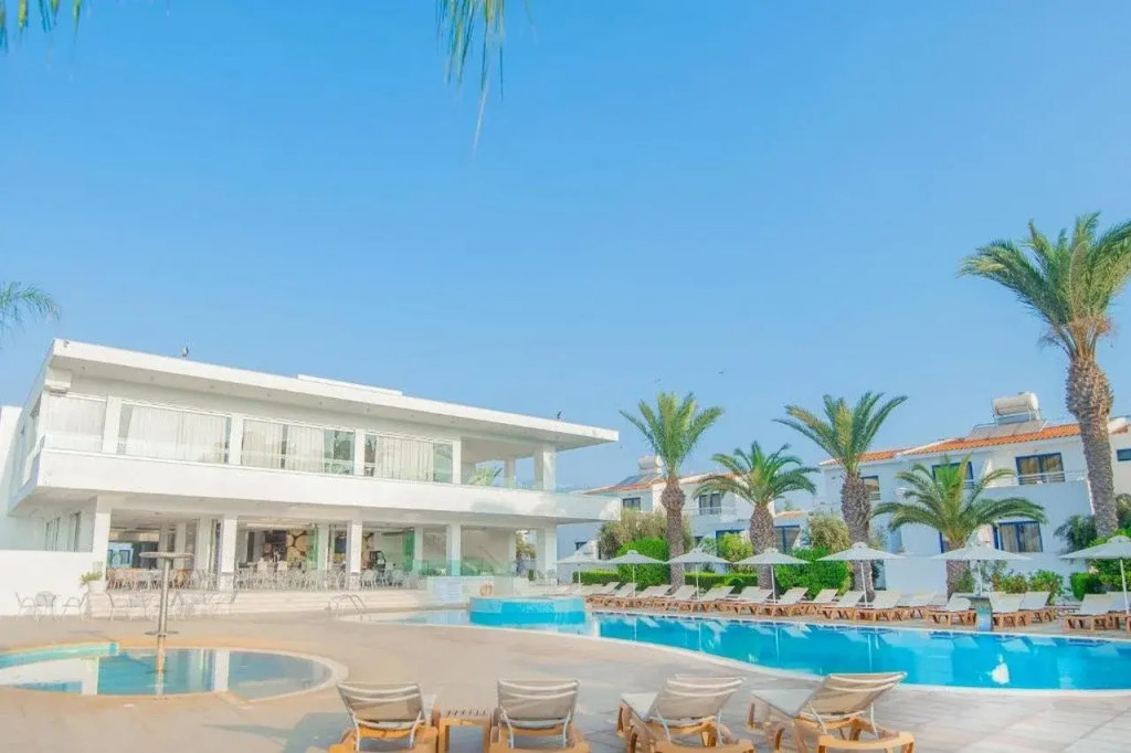 Айя-Напа: Atlantica Stavrolia Gardens
