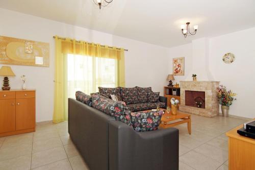 Паралимни: Villa Eve