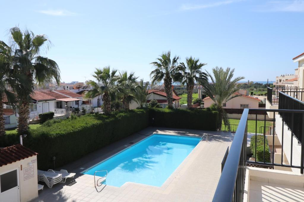 Пафос: Cyking 2 bed Apartment with pool & 10 min to beach