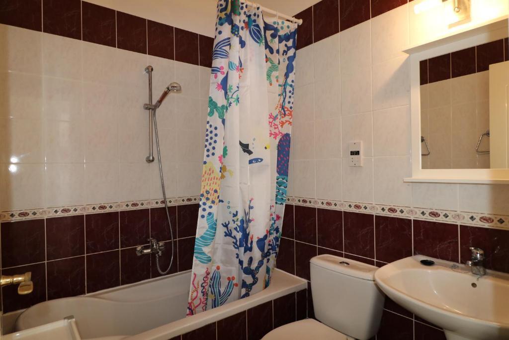 Пафос: Cyking 2 bed Apartment with pool & 10 min to beach