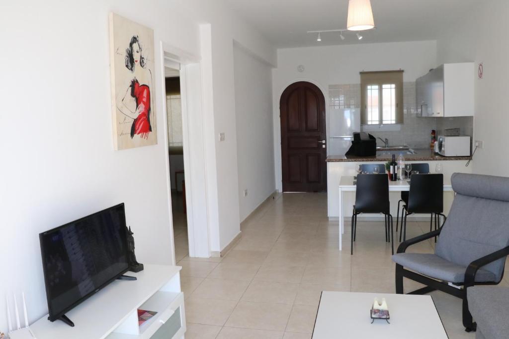 Cyking 2 bed Apartment with pool & 10 min to beach — фото 3