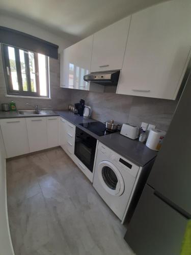 Пафос: Kato Paphos 1br Near Paphos Harbour/Beach/Sea