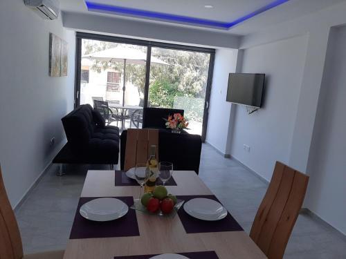 Пафос: Kato Paphos 1br Near Paphos Harbour/Beach/Sea