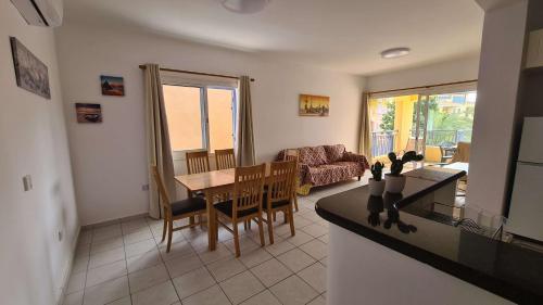 Пафос: Sunny Limnaria Gardens 2 Bedroom Apartment