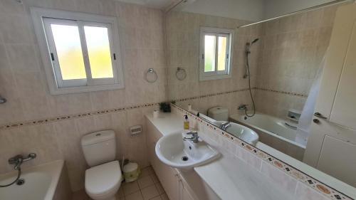 Пафос: Sunny Limnaria Gardens 2 Bedroom Apartment