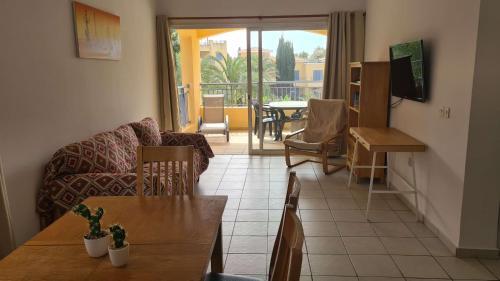 Пафос: Sunny Limnaria Gardens 2 Bedroom Apartment