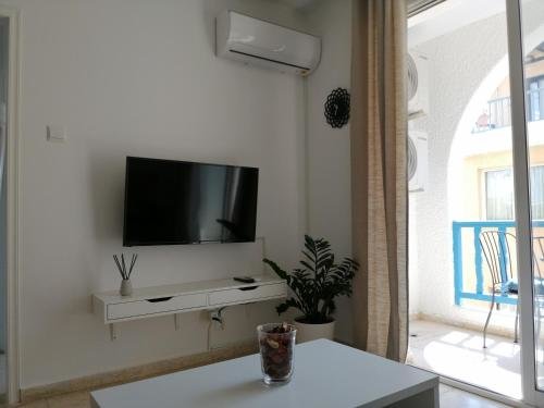 Пафос: Alex's Vacation Suite - 100m From the Beach - 6 Guests