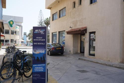 Пафос: Alex's Vacation Suite - 100m From the Beach - 6 Guests
