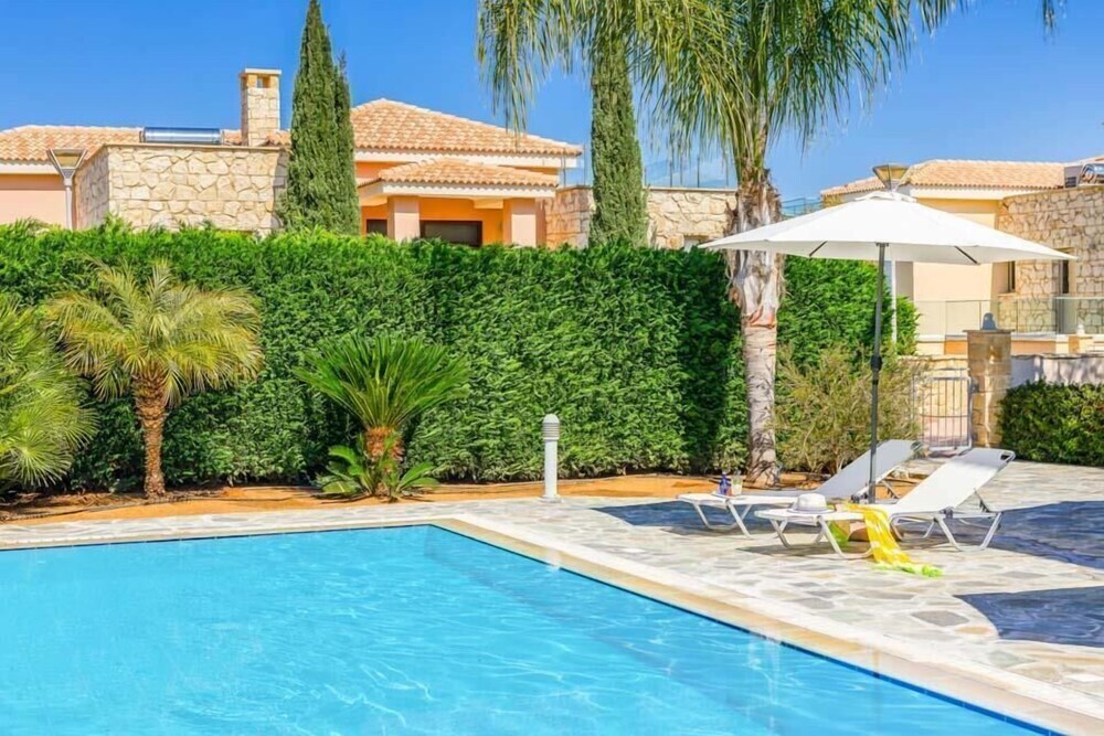 Полис Хрисохус: Villa Paralia