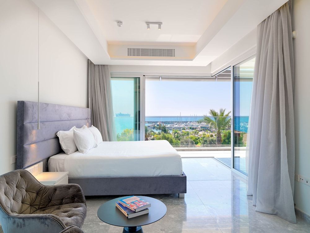 Лимассол: The Tower at St Raphael Resort