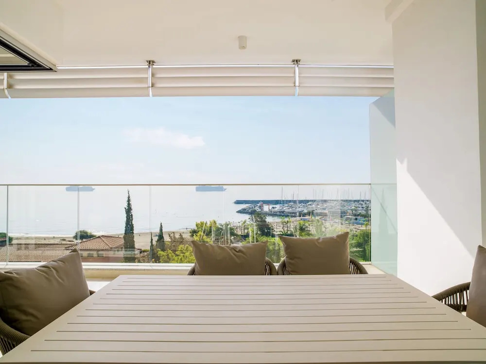 Лимассол: The Tower at St Raphael Resort