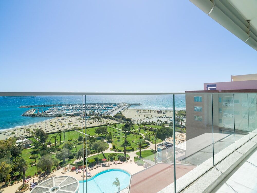 Лимассол: The Tower at St Raphael Resort