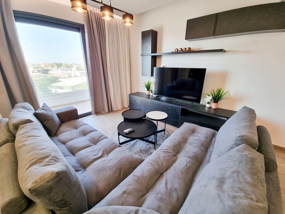 Паралимни: Lucky Strike Apartment