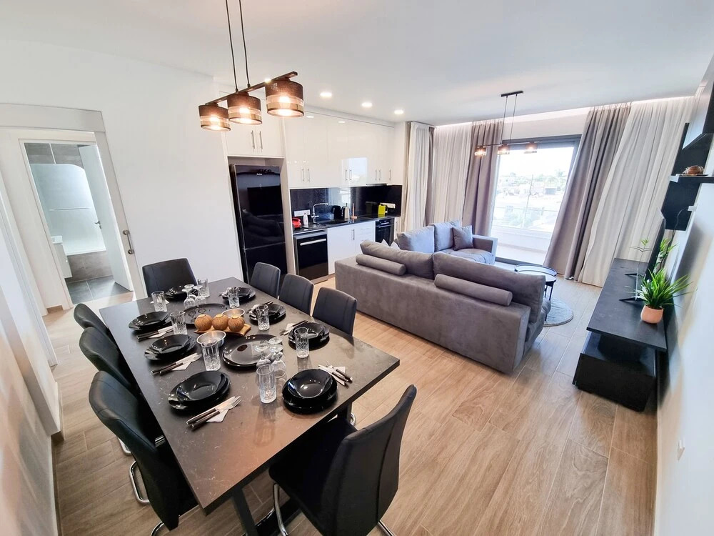 Паралимни: Lucky Strike Apartment