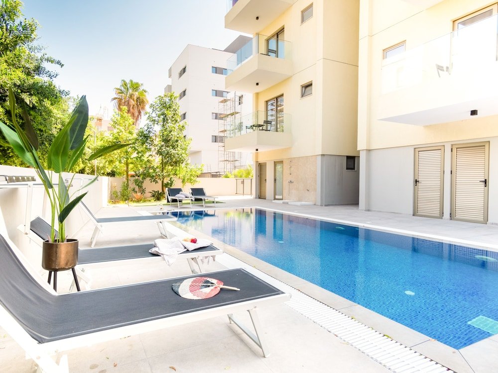 Гермасойя: Sanders Evolution - Chic 3-bdr Apt w/ Shared Pool