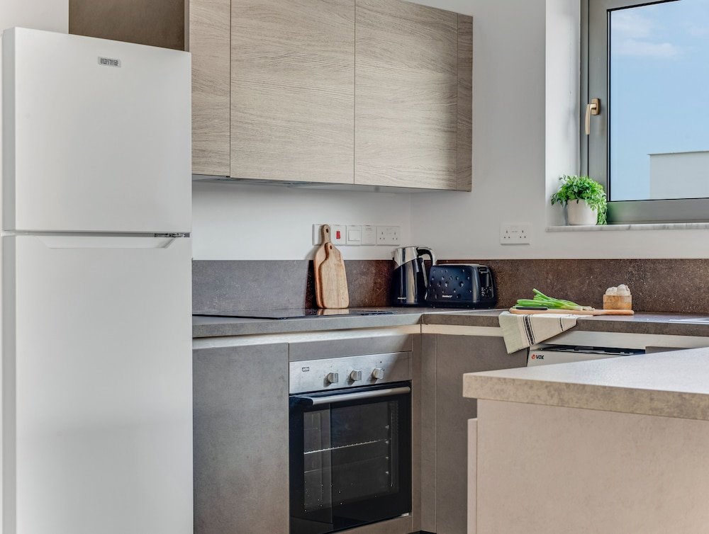 Гермасойя: Sanders Evolution - Chic 3-bdr Apt w/ Shared Pool