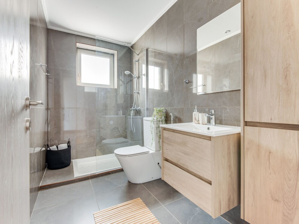 Гермасойя: Sanders Evolution - Chic 3-bdr Apt w/ Shared Pool