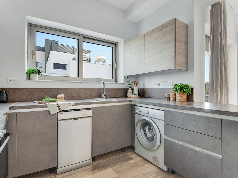 Гермасойя: Sanders Evolution - Chic 3-bdr Apt w/ Shared Pool