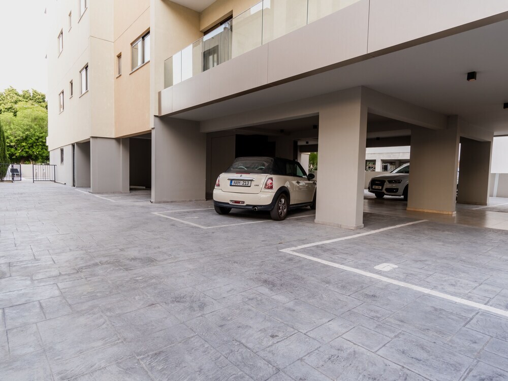 Гермасойя: Sanders Evolution - Chic 3-bdr Apt w/ Shared Pool