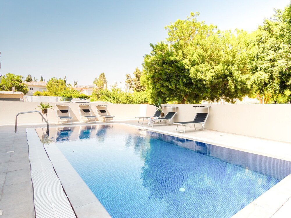 Гермасойя: Sanders Evolution - Chic 3-bdr Apt w/ Shared Pool