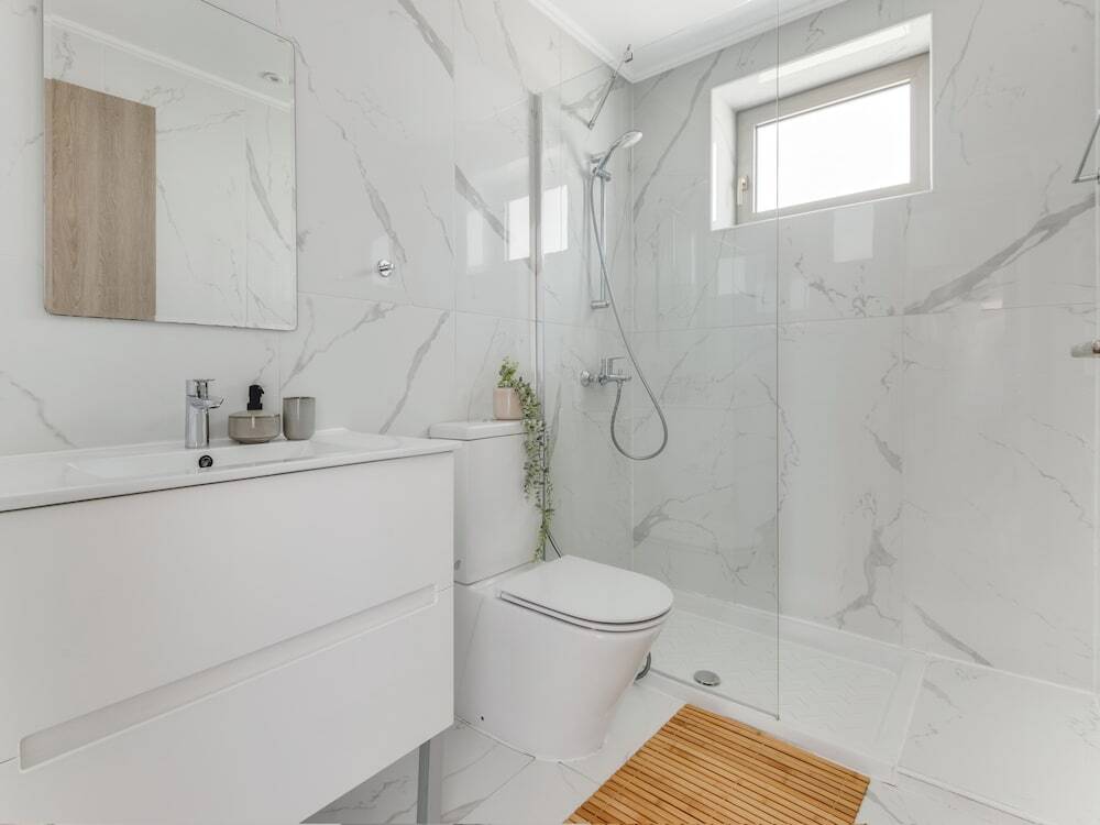 Гермасойя: Sanders Evolution - Chic 3-bdr Apt w/ Shared Pool