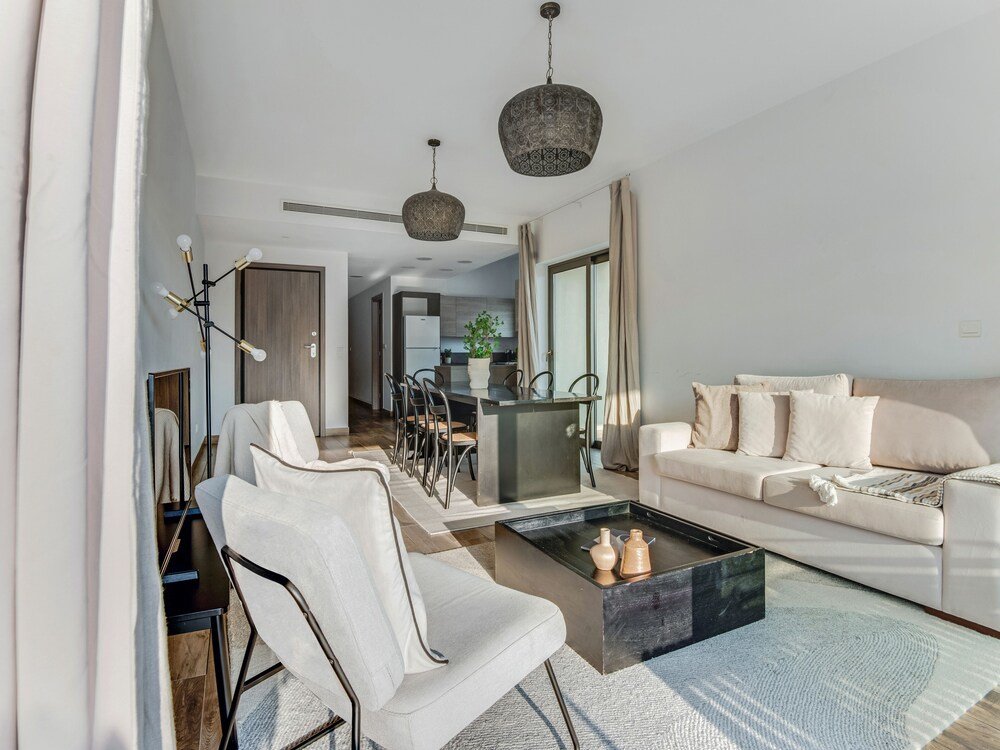 Гермасойя: Sanders Evolution - Chic 3-bdr Apt w/ Shared Pool