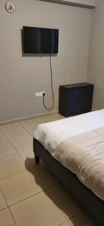 Паралимни: Stunning 2-bed House Ground Floor With Pool