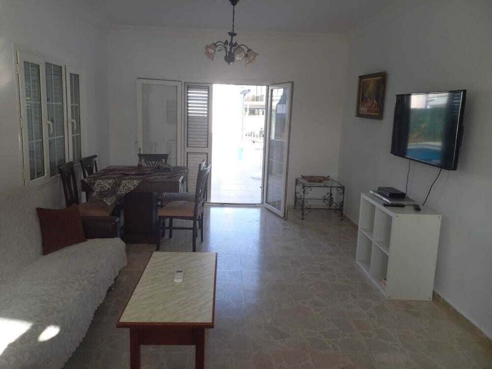 Алсанджак: Beautiful and Large 3-bed Villa in Lapta, Cyprus