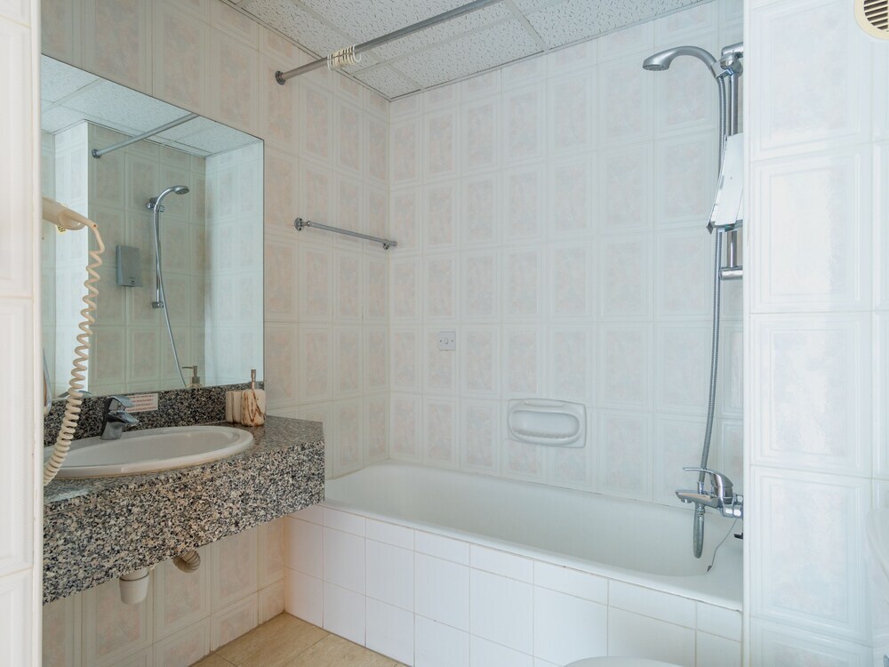 Studio Apartment With Balcony and Garden View — фото 2