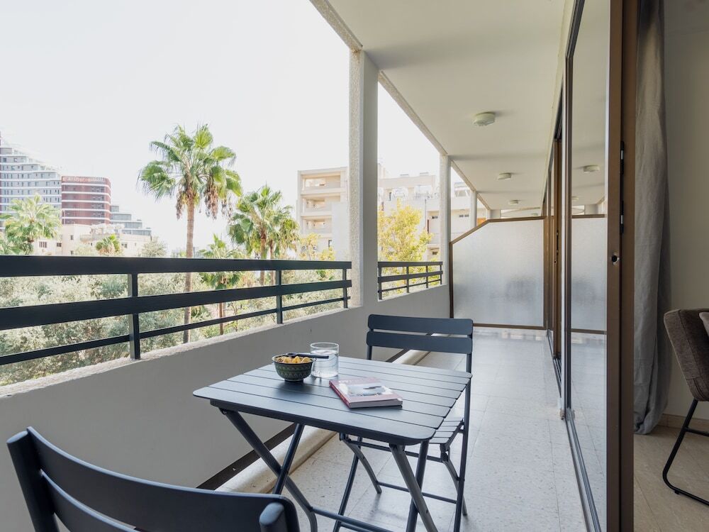 1 Bedroom Apartment With Balcony and Garden-view — фото 3